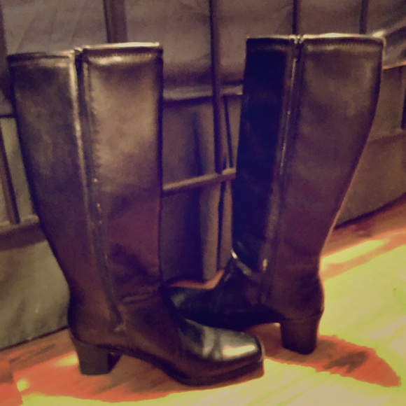 Black Boots (Eaton Centre)